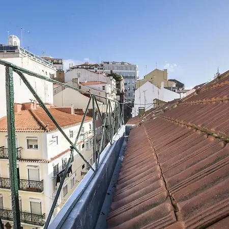 Cosy Flat In Bica Funicular Street Apartament