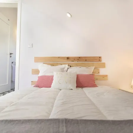 Cosy Flat In Bica Funicular Street Apartament *