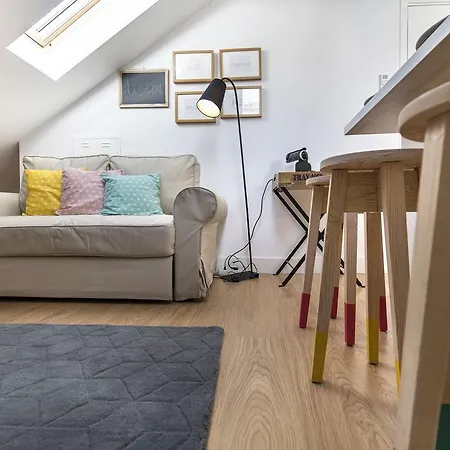 Cosy Flat In Bica Funicular Street