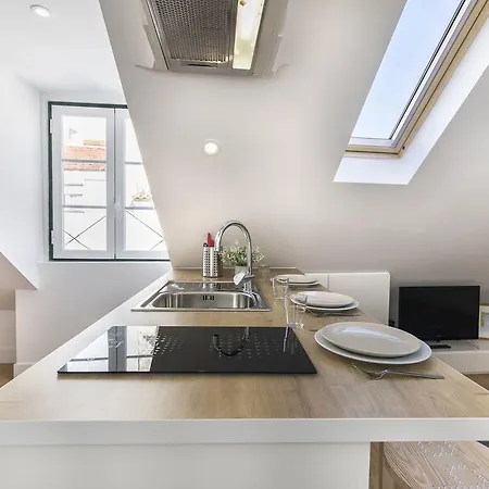 Cosy Flat In Bica Funicular Street Apartament *